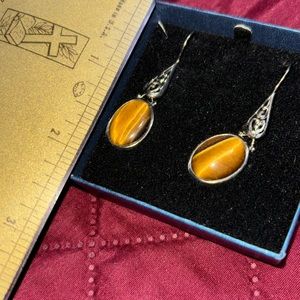 NIB Dangle earrings vintage